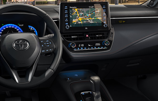 Interiér hybridnej Toyoty – automatická klimatizácia
